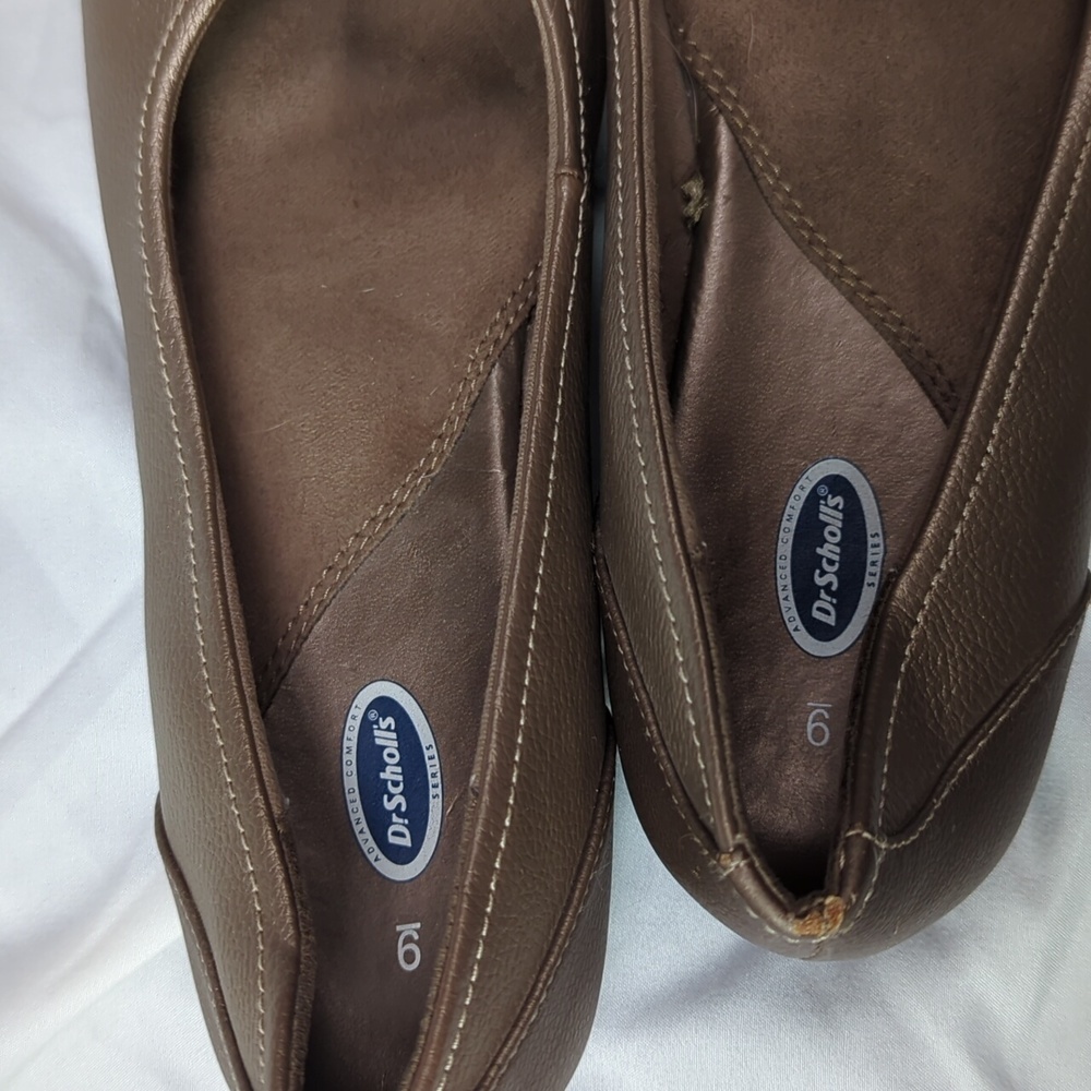 Dr Scholl's Sz 9 Gold/Copper Flats. Comfortable and stylish comfort flats - Picture 7 of 12